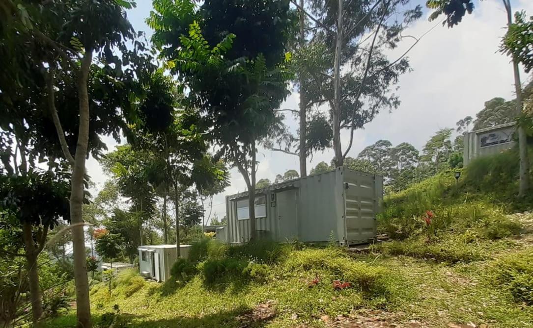 Hotel Bukit Pinus Tegalharendong Exteriör bild