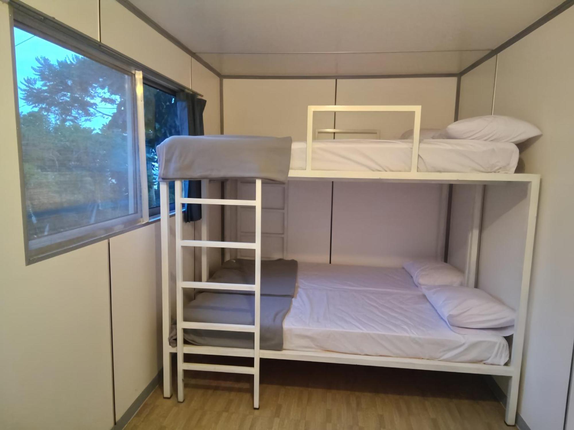 Hotel Bukit Pinus Tegalharendong Exteriör bild